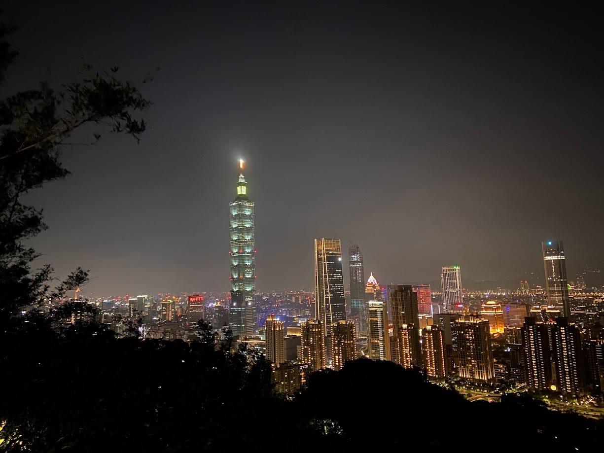 Xiangshan (Mt. Elephant) Hiking Trail